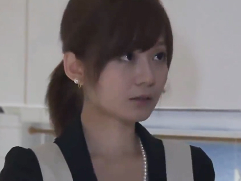 黒スト喪服の美人奥さんが…